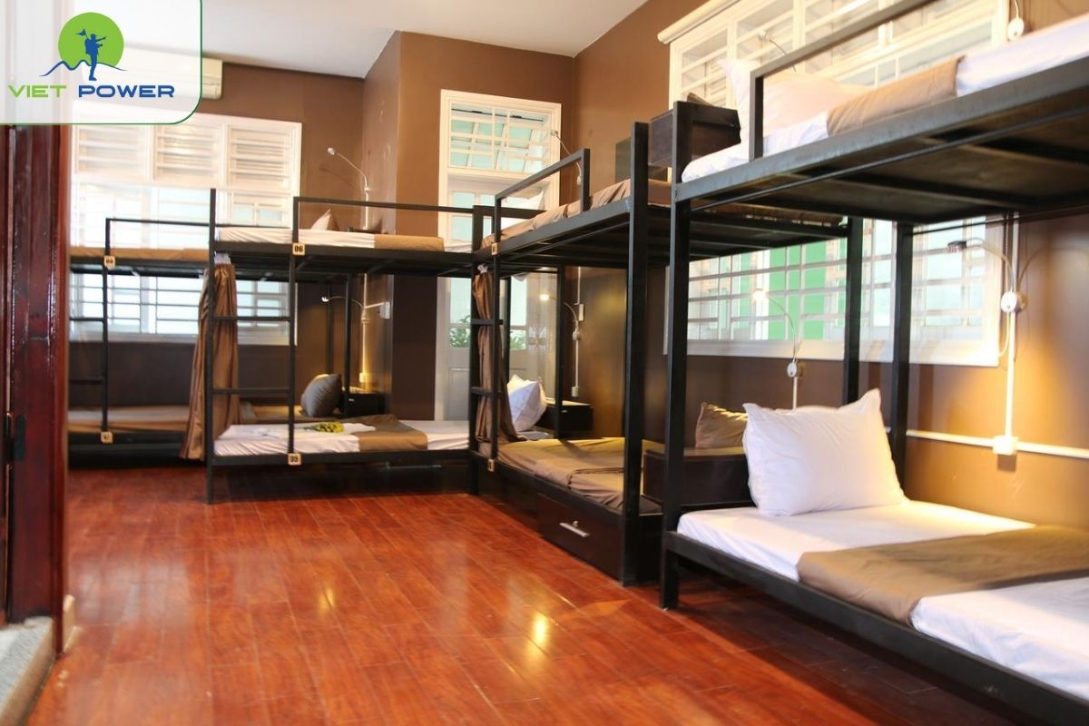 4 Season Hostel 