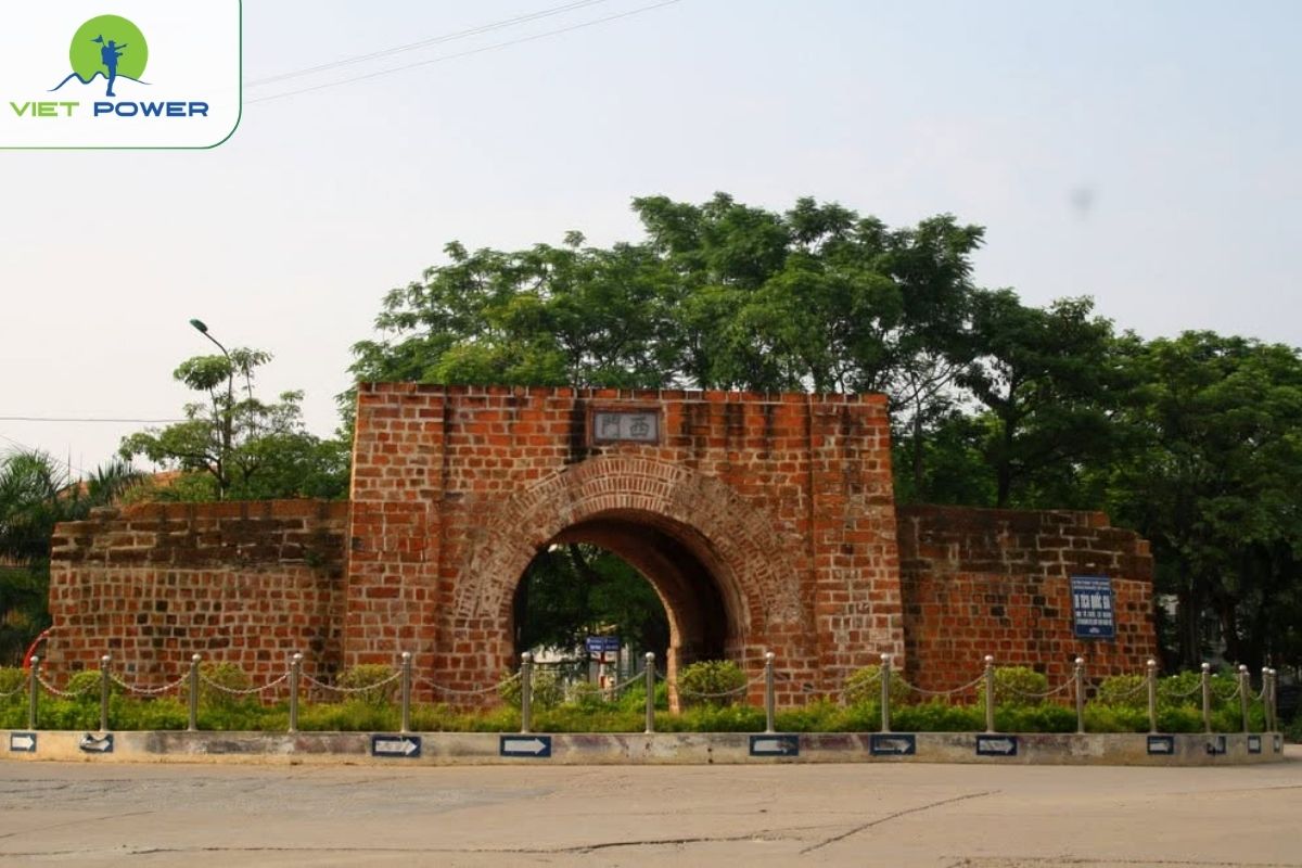 Mac Dynasty Citadel and Historical Sites