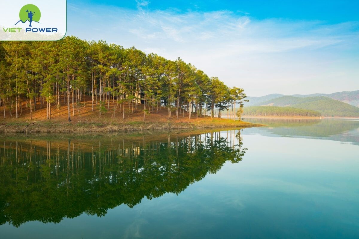 Tuyen Lam Lake