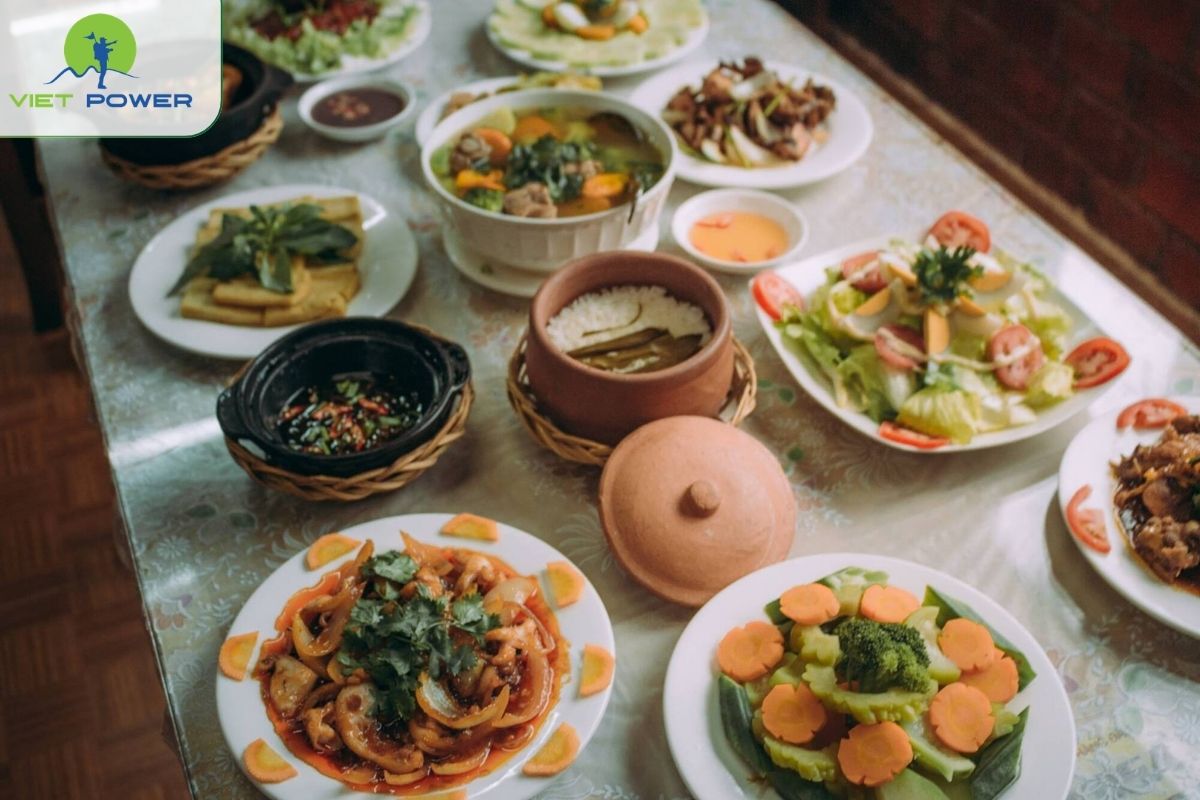 Cơm niêu Hương Việt