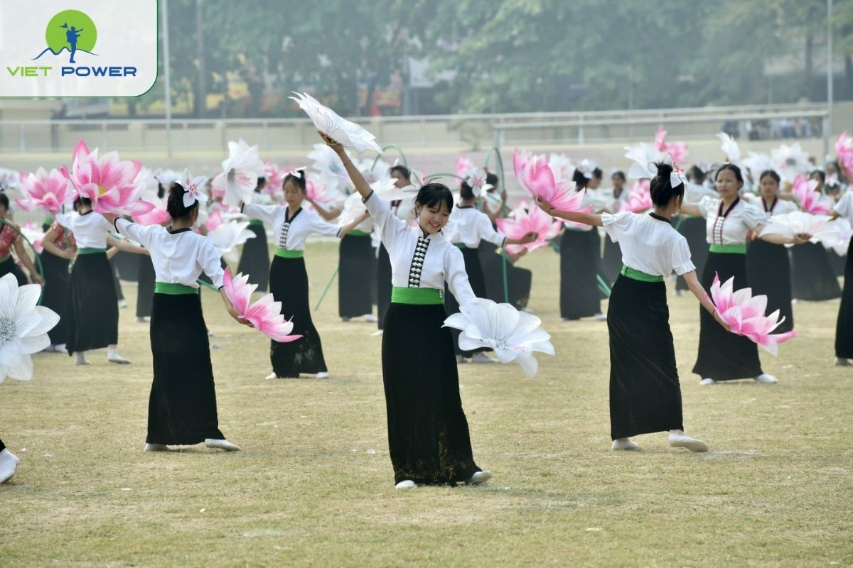 Join a  Xoe dance performance