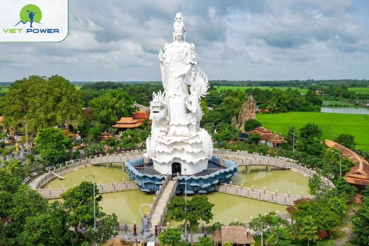 Giant Outdoor Buddha Statue and Lotus Pond Landscape