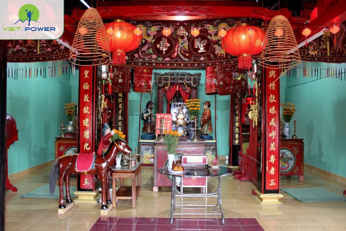  Chinese-Style Architecture and Heritage Details