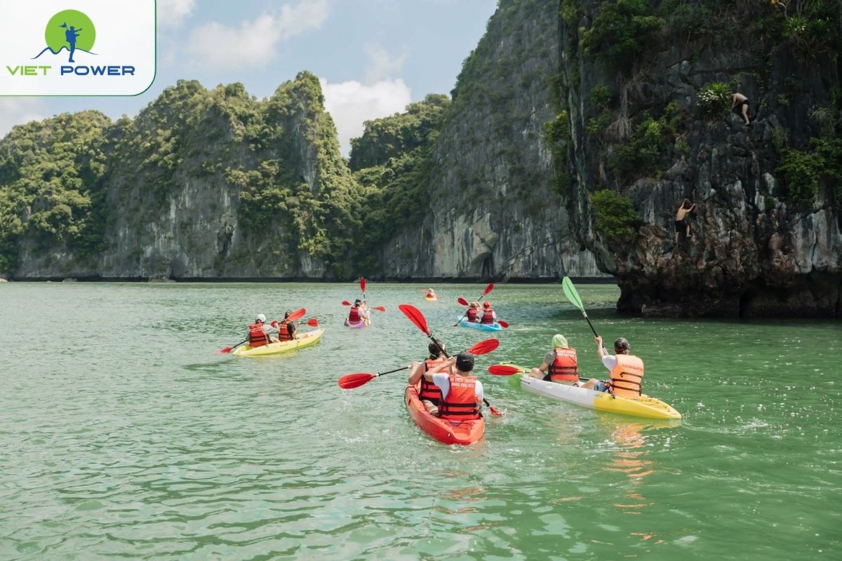 Kayaking Cat Ba