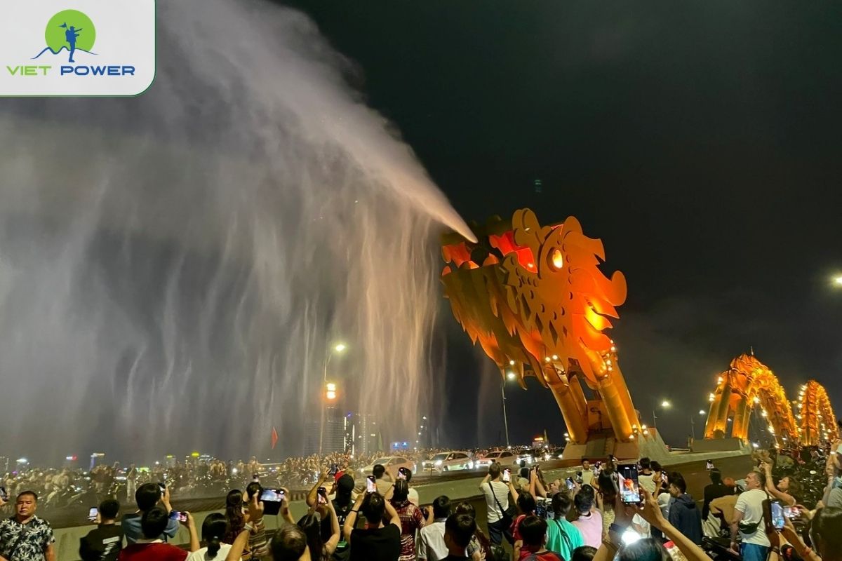 Dragon Bridge fire and water show