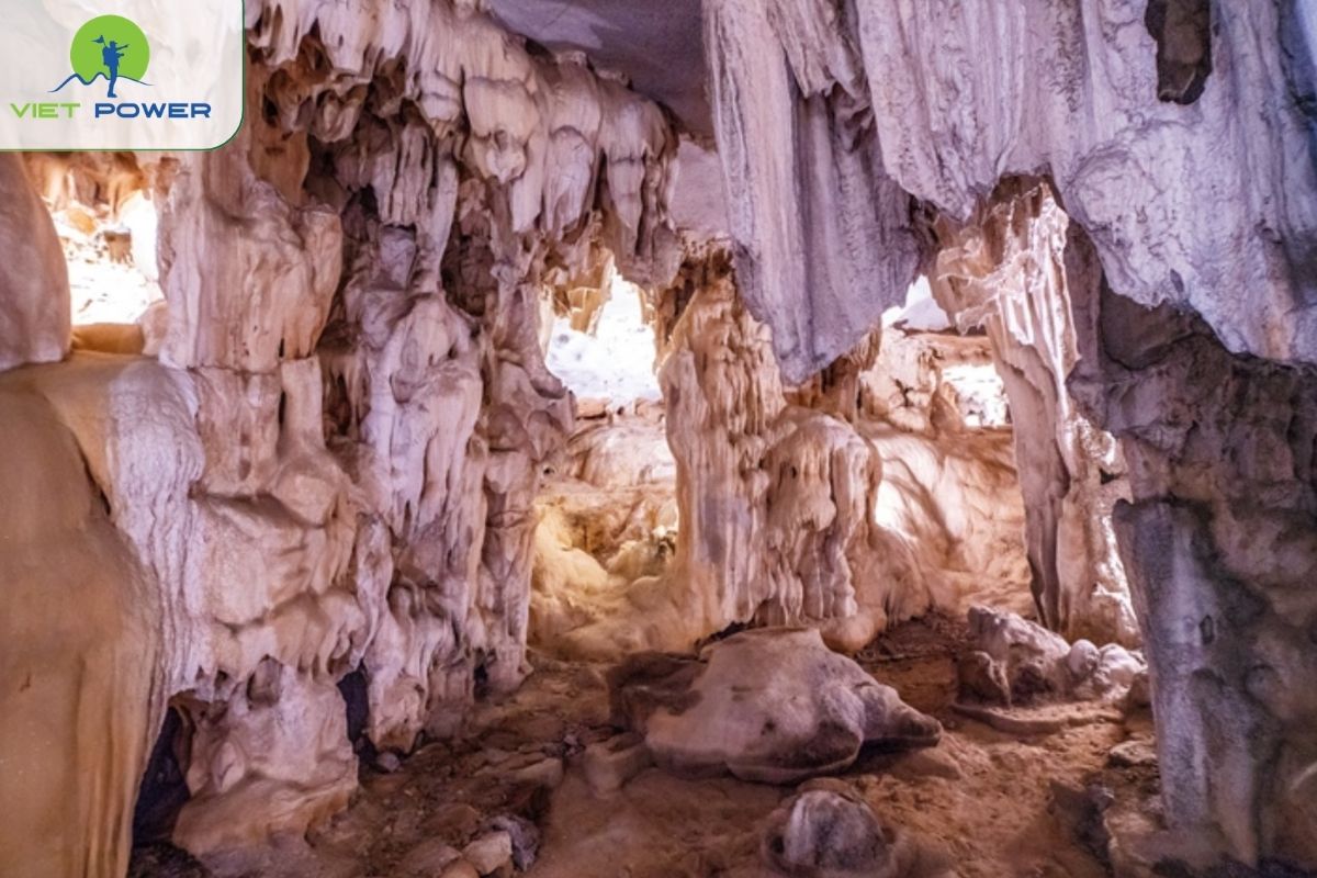 Me Cung Cave