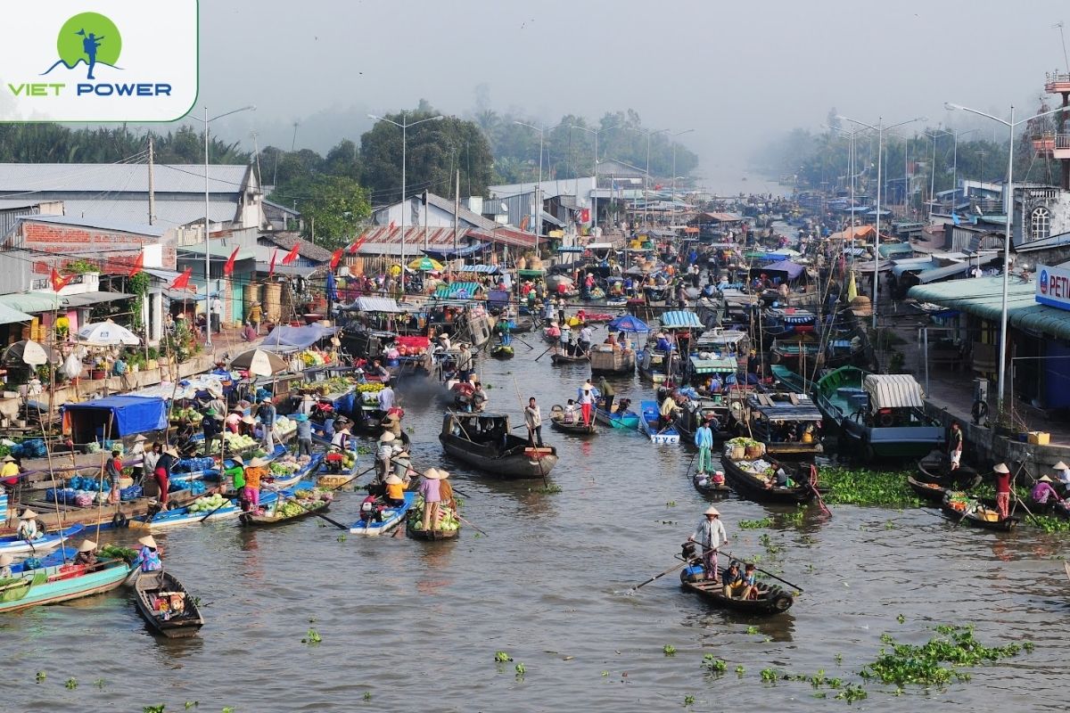 Experiencing Cai Rang Floating Market