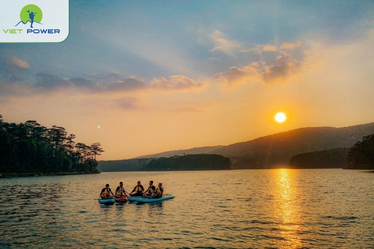 Boat ride at Tuyen Lam Lake