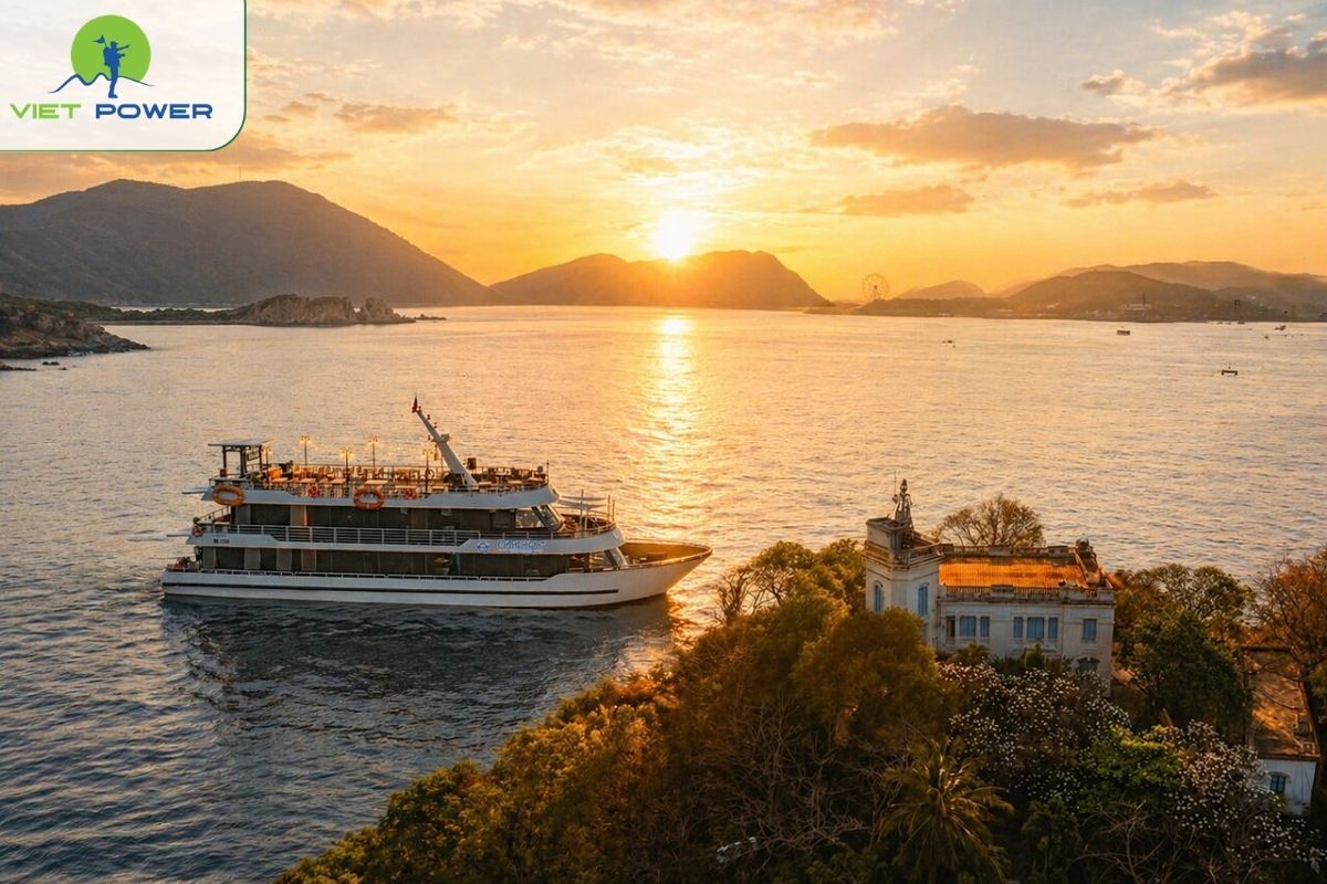 Sunset Cruise / Yacht Tour in Nha Trang Bay