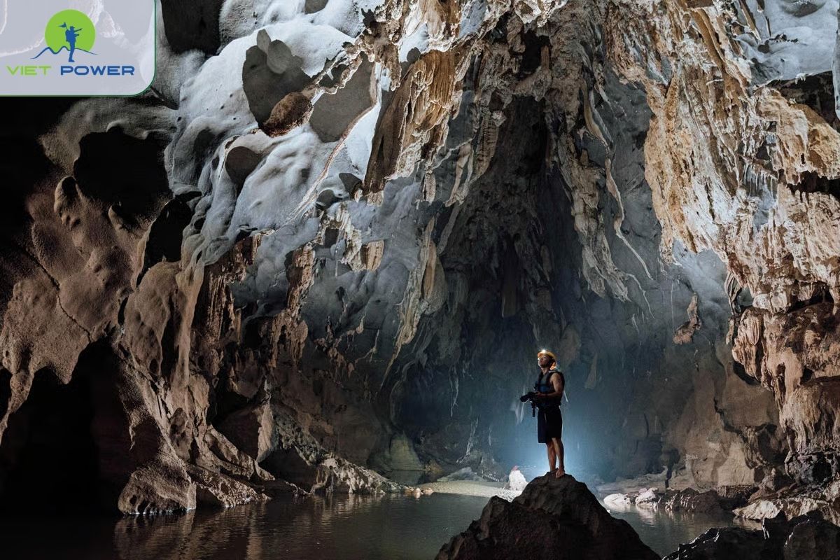 Dark Cave 