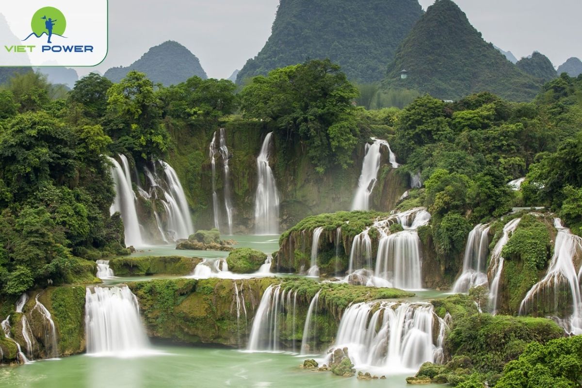 Silver Waterfall 
