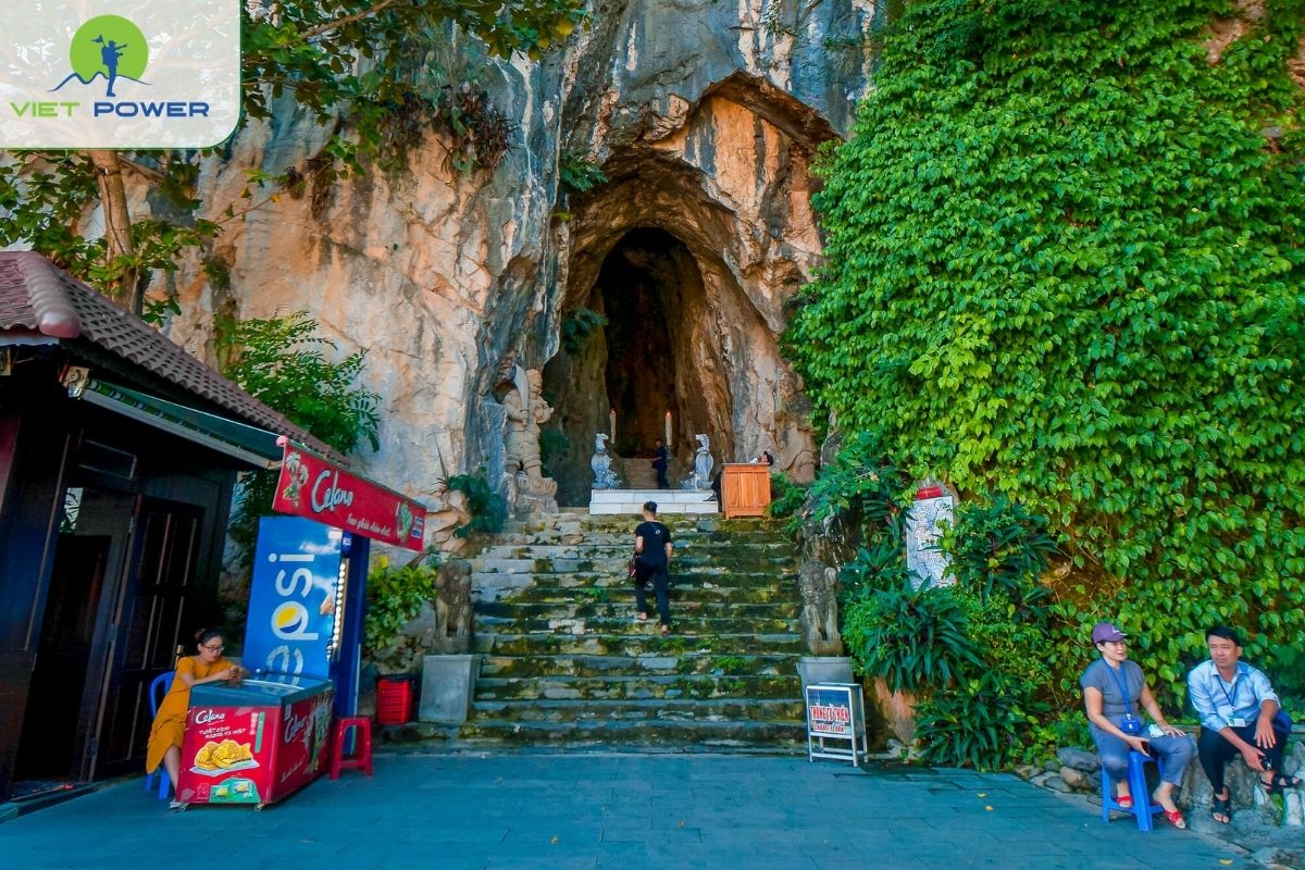  Marble Mountains