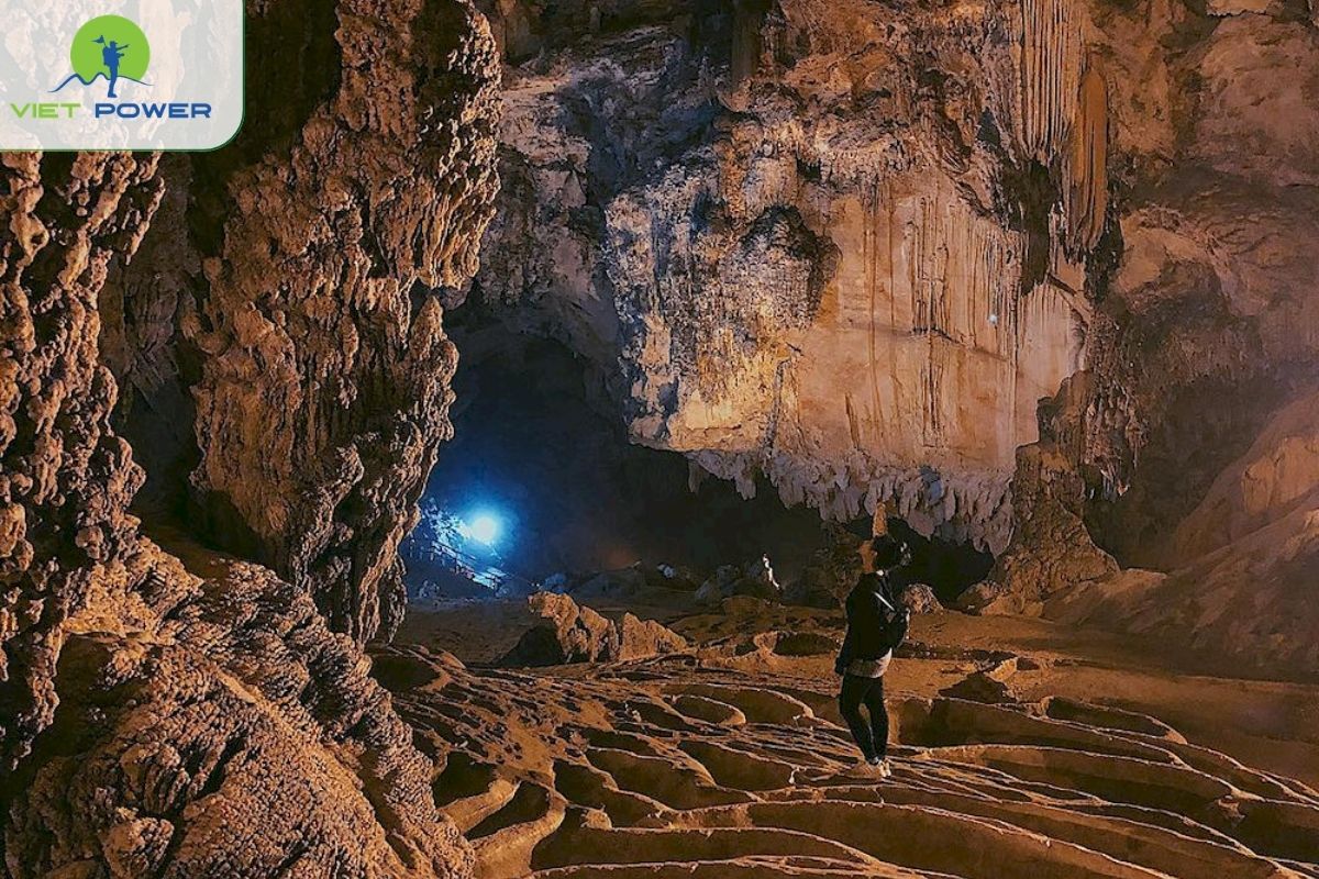 Nguom Ngao Cave