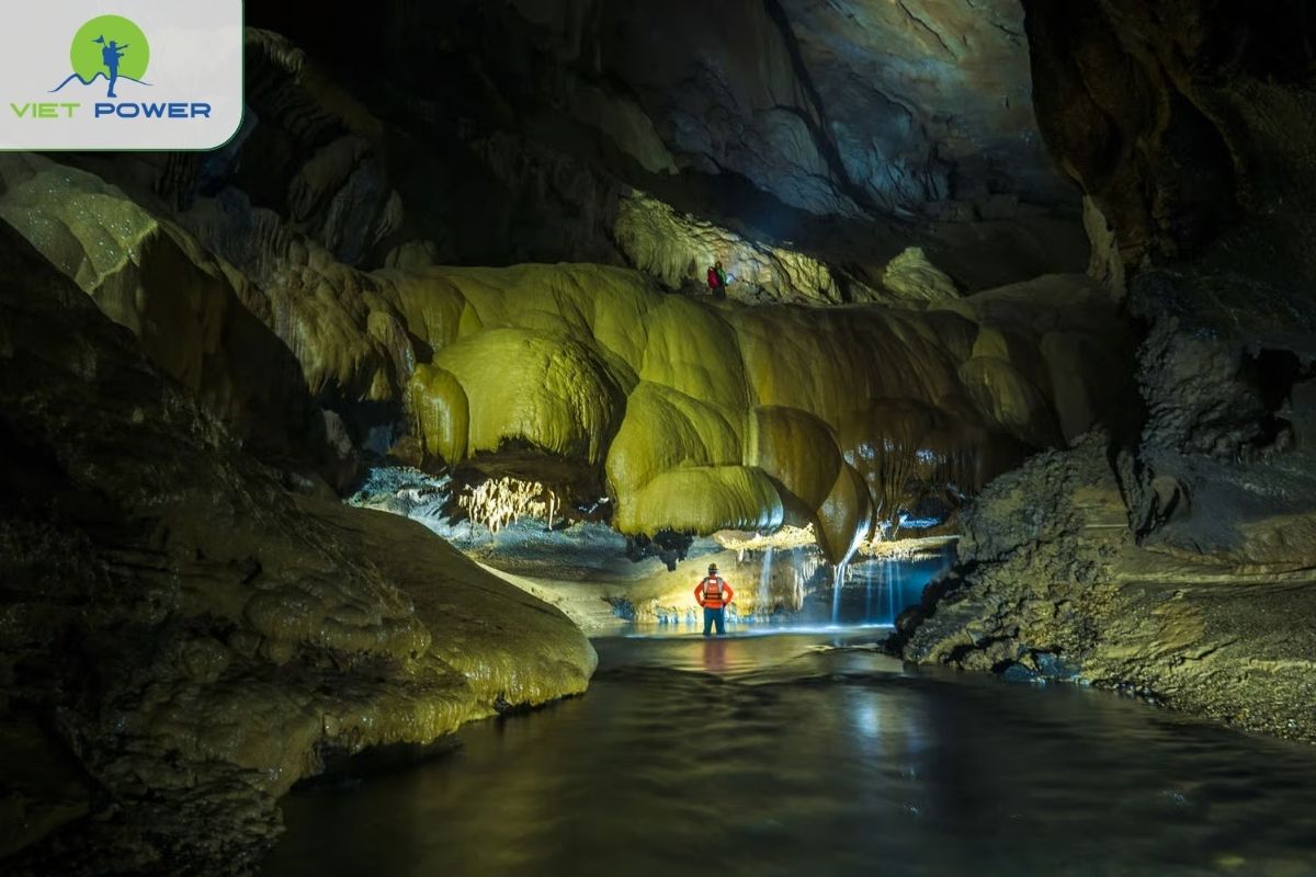Hang Va Cave